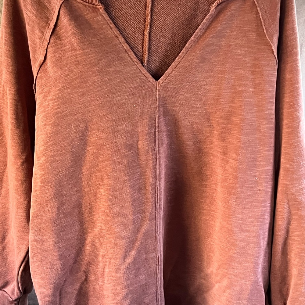 Black Tape_ V-Neck Sweater - Warm Rust